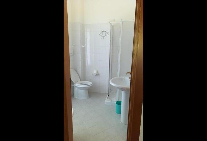 اتاق استاندارد یک نفره, Room In Bb   Quadruple Room In Pineto   Relaxing Holiday