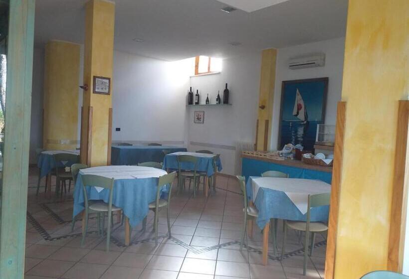اتاق استاندارد یک نفره, Room In Bb   Quadruple Room In Pineto   Relaxing Holiday
