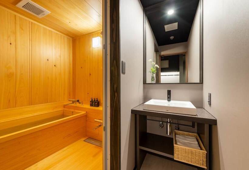 اتاق لوکس چهار تخته, The Machiya Hotel Takayama