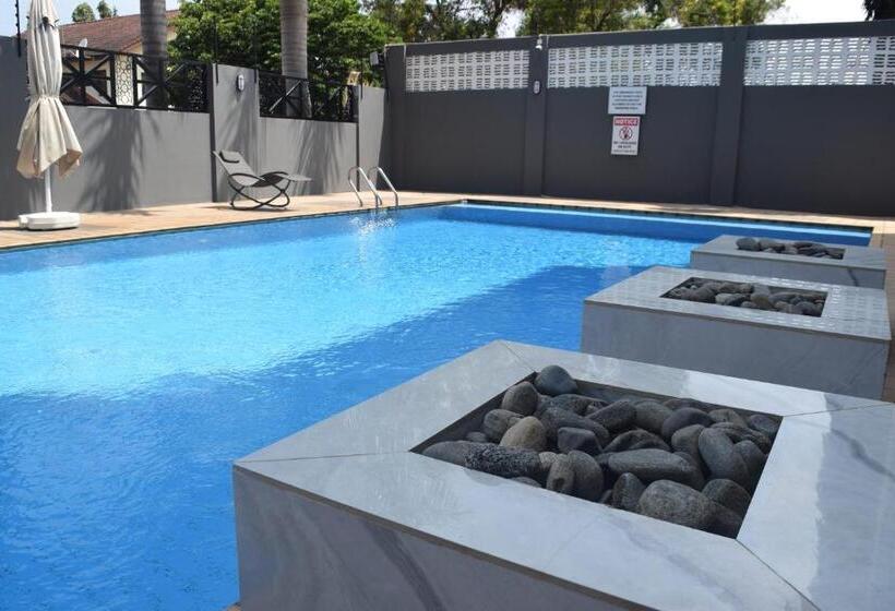 آپارتمان 3 خوابه, The Pool Labone