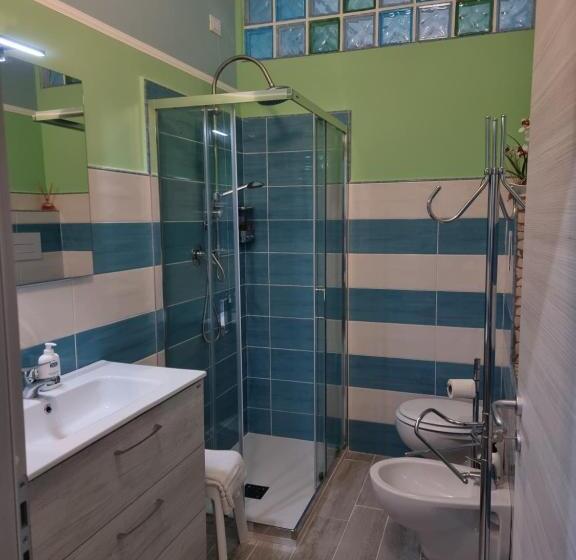 اتاق سه‌نفرۀ استاندارد با سرویس بهداشتی بیرون از اتاق, B&b Le Gorgonie