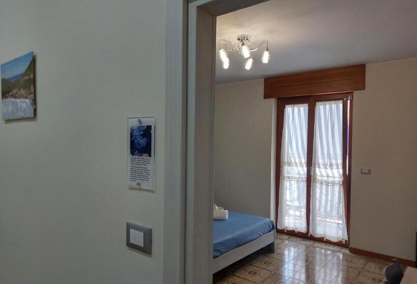 اتاق سه‌نفرۀ استاندارد با سرویس بهداشتی بیرون از اتاق, B&b Le Gorgonie