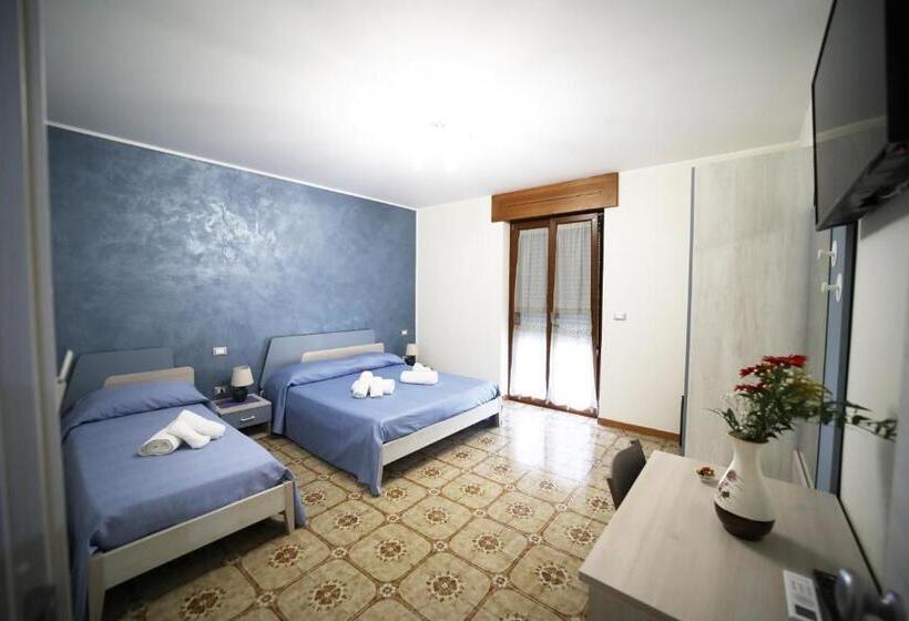 اتاق سه‌نفرۀ استاندارد با سرویس بهداشتی بیرون از اتاق, B&b Le Gorgonie