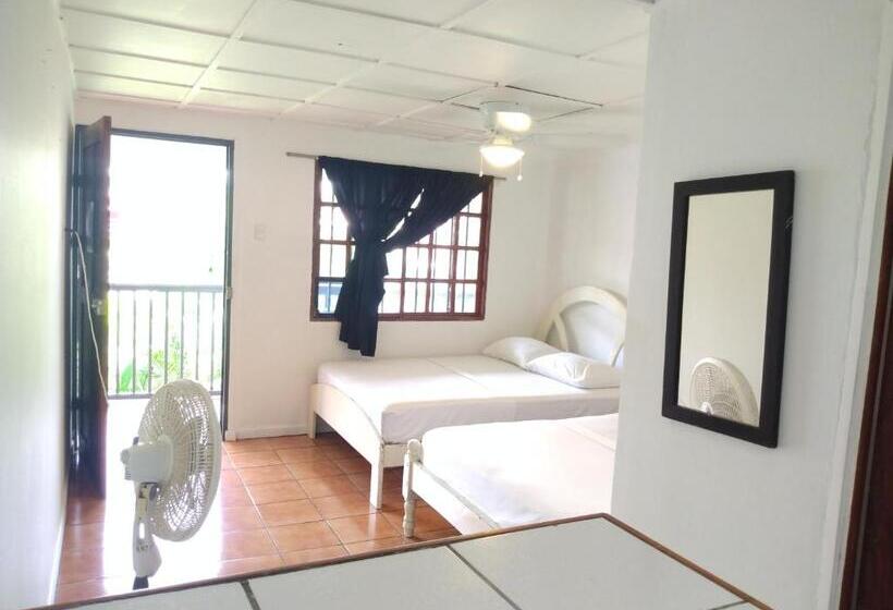 اتاق کلاسیک چهارنفره, Buena Nota Hostel