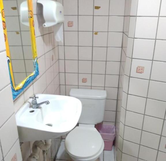 اتاق کلاسیک چهارنفره, Buena Nota Hostel
