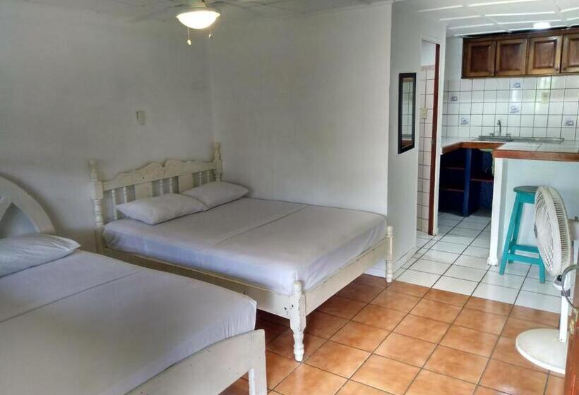 اتاق کلاسیک چهارنفره, Buena Nota Hostel