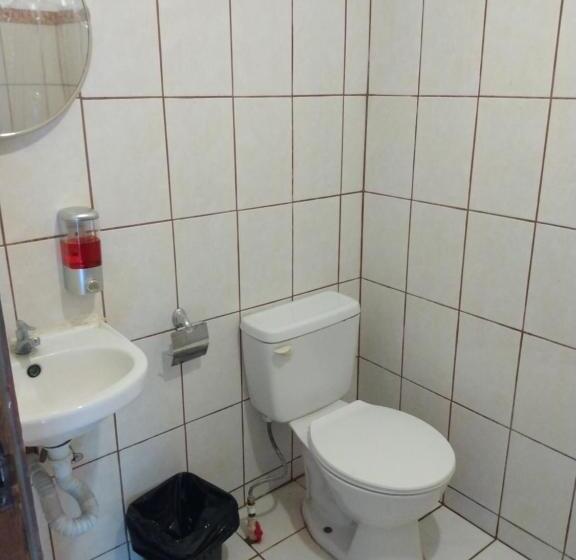 استودیو خانوادگی, Buena Nota Hostel