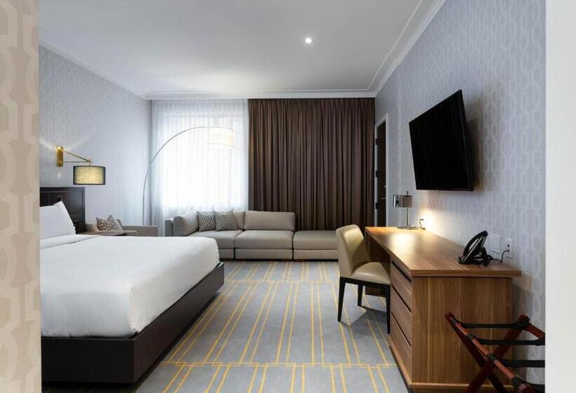 اتاق استاندارد با تخت بزرگ برای معلولان, Sutton Place Hotel Toronto