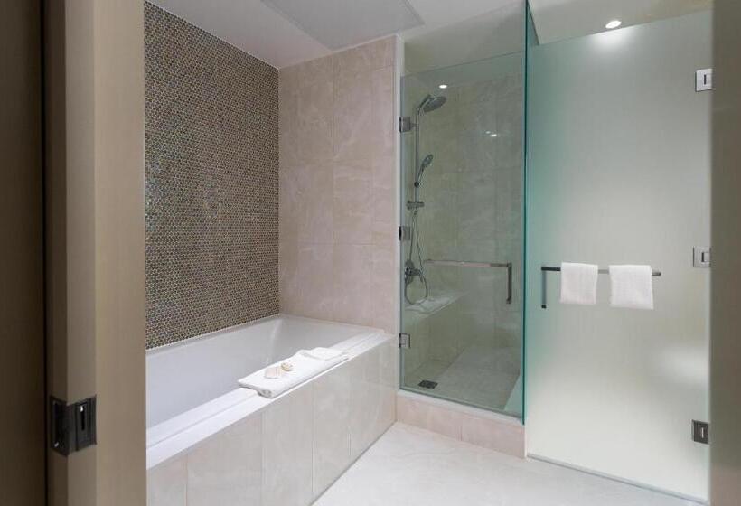 سوئیت رویال, Sutton Place Hotel Toronto