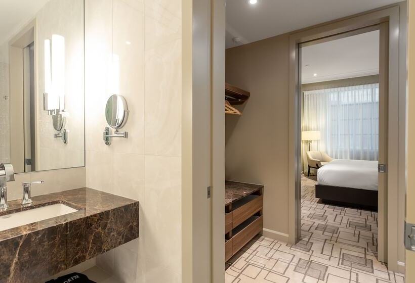 سوئیت رویال, Sutton Place Hotel Toronto