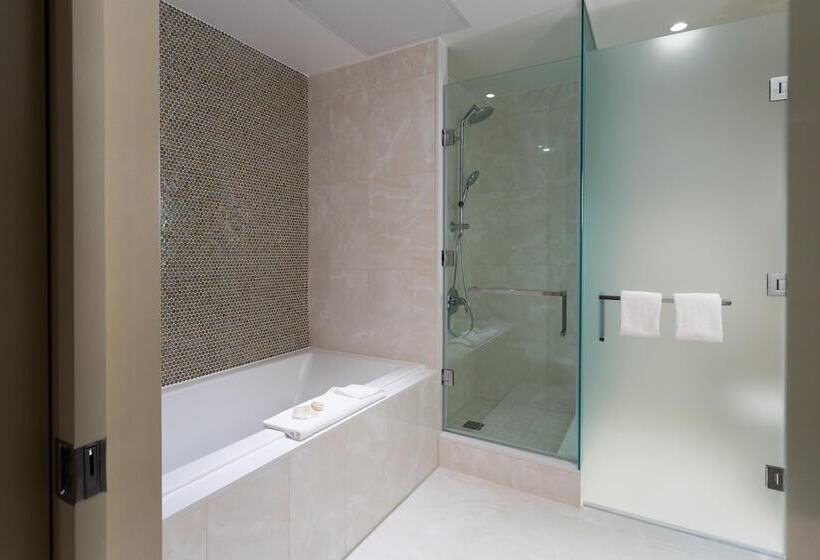 سوئیت رویال, Sutton Place Hotel Toronto