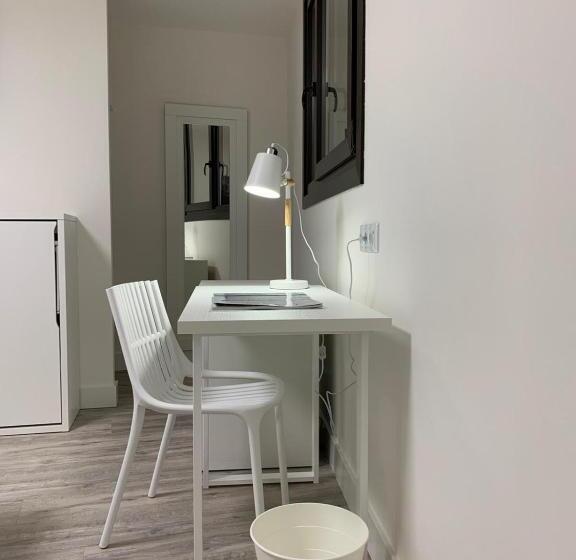 اتاق استاندارد سه نفره, Hostal Comfort Suites