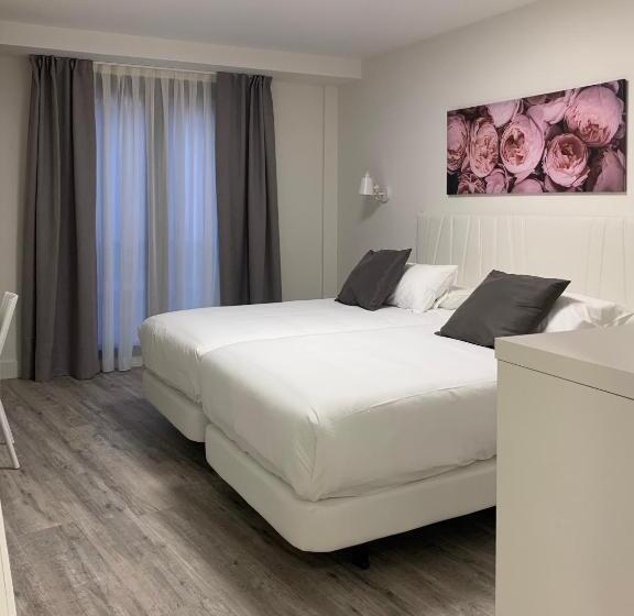 اتاق استاندارد سه نفره, Hostal Comfort Suites