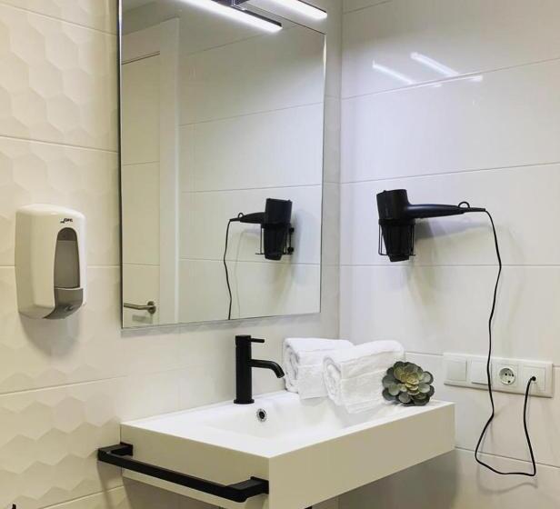 اتاق استاندارد یک نفره, Hostal Comfort Suites