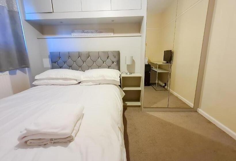 اتاق استاندارد, Room In Guest Room   Newly Built Private Ensuite In Dudley Westmidlands