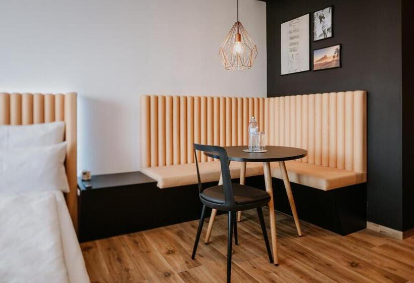 استودیوی سوپریور, Rioca Vienna Posto 2