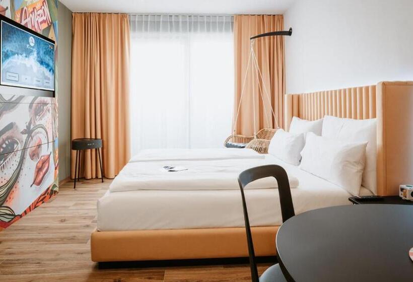 استودیوی سوپریور, Rioca Vienna Posto 2