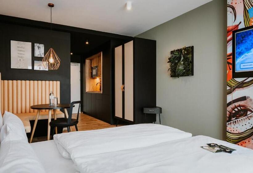 استودیوی سوپریور, Rioca Vienna Posto 2