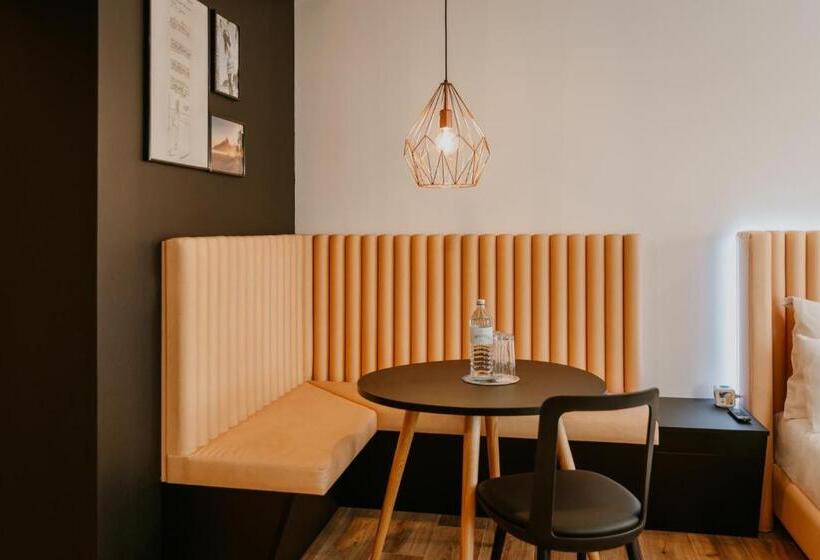 استودیو خانوادگی, Rioca Vienna Posto 2