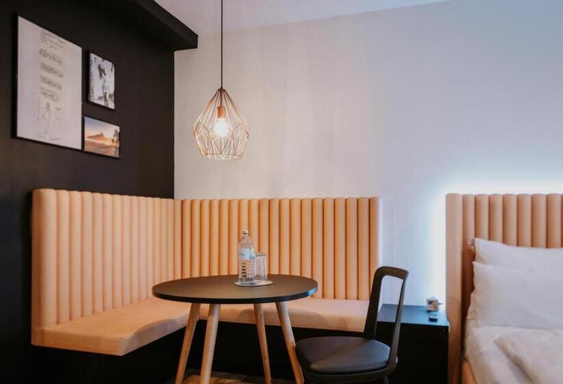 استودیو خانوادگی, Rioca Vienna Posto 2