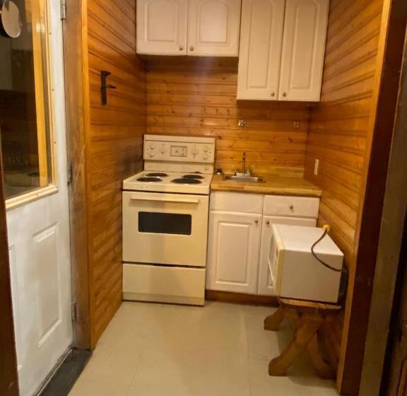 اتاق استاندارد یک نفره, Hillcrest Motel