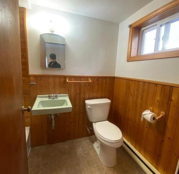 اتاق استاندارد, Hillcrest Motel