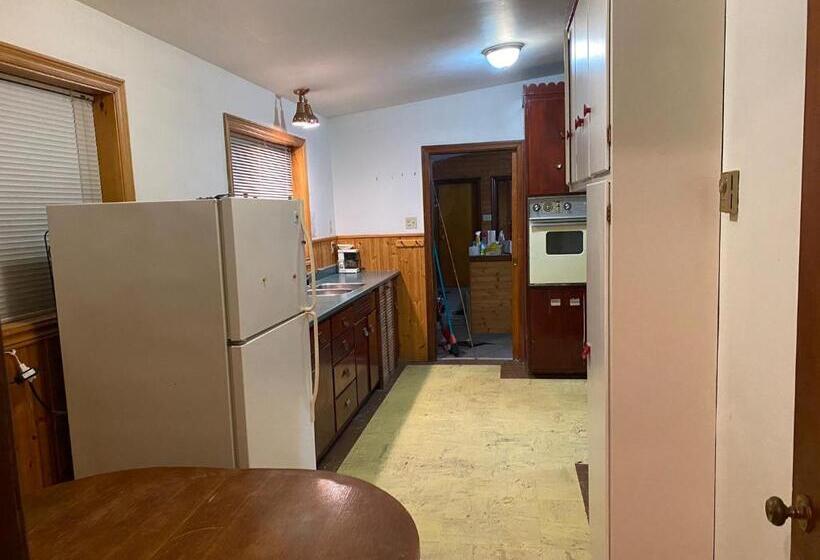 اتاق استاندارد, Hillcrest Motel