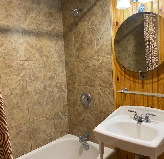 اتاق استاندارد یک نفره, Hillcrest Motel
