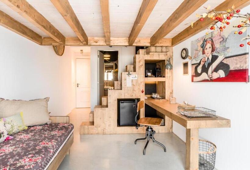 سوییت با استخر, Colégio Charm House