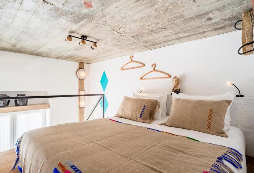 سوییت با استخر, Colégio Charm House