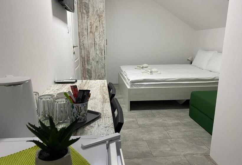 اتاق لوکس, Omis Rooms