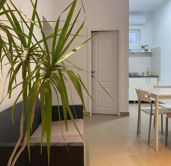 اتاق استاندارد با سرویس بهداشتی مشترک, Omis Rooms