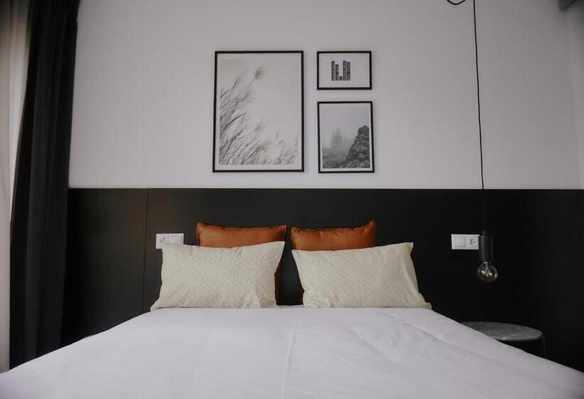 اتاق استاندارد, Zarey Hostel