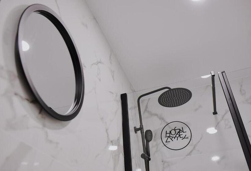 اتاق استاندارد, Zarey Hostel
