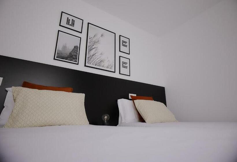 اتاق اکونومی, Zarey Hostel