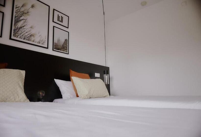 اتاق اکونومی, Zarey Hostel