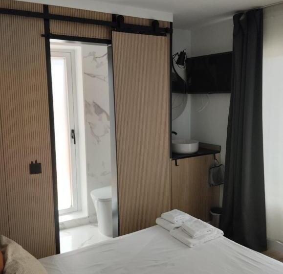 اتاق لوکس با بالکن, Zarey Hostel