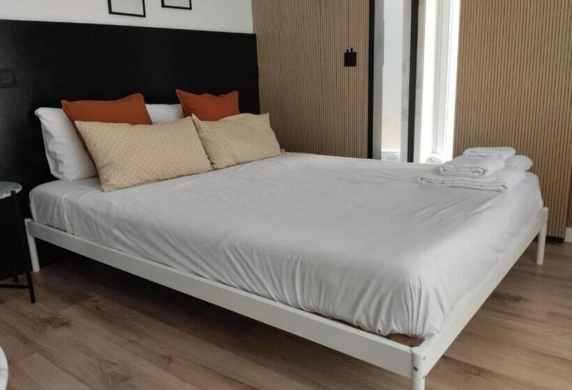 اتاق لوکس با بالکن, Zarey Hostel