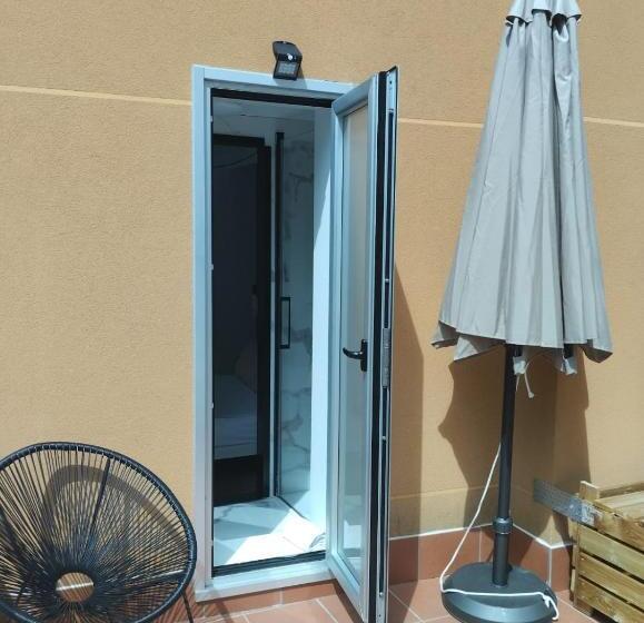 اتاق لوکس با بالکن, Zarey Hostel