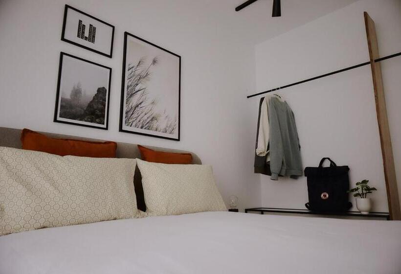 اتاق لوکس, Zarey Hostel