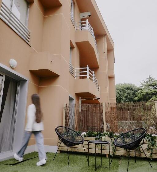 اتاق لوکس, Zarey Hostel