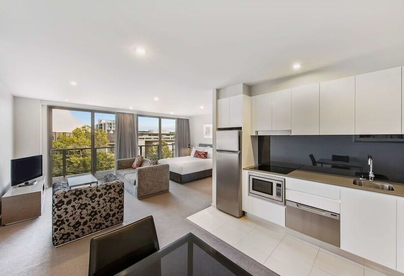 استودیوی پریمیوم, Adina Serviced Apartments Canberra, Dickson