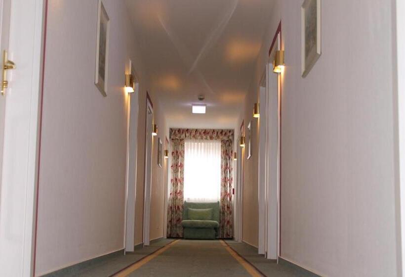 اتاق استاندارد یک نفره, Blumlage