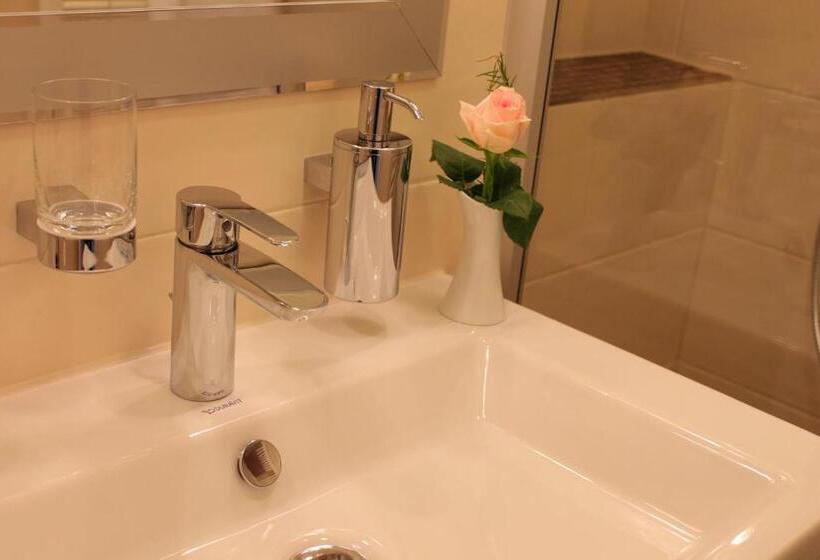 اتاق استاندارد یک نفره, Blumlage