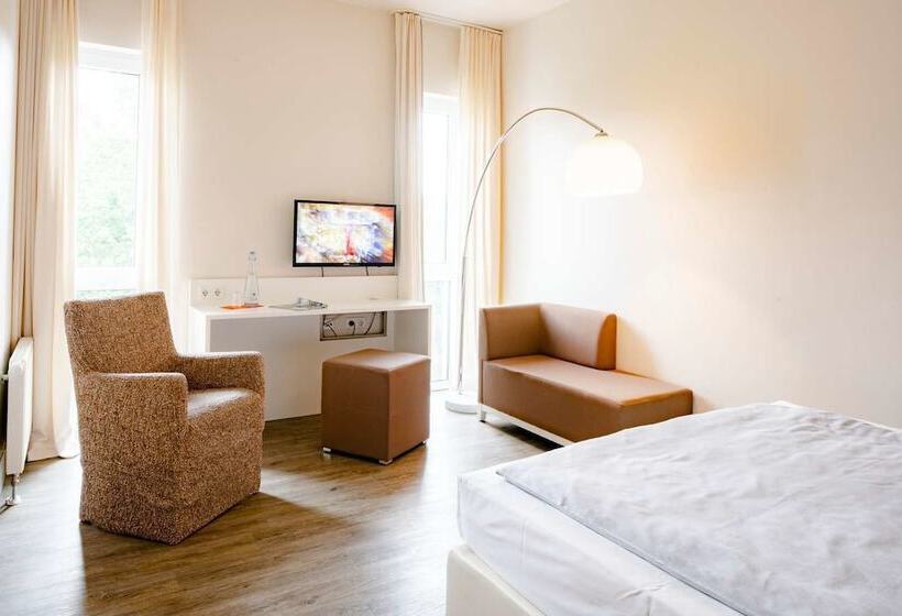 اتاق استاندارد یک نفره, Friendly Cityhotel Oktopus