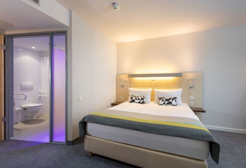 Standard Room Double Bed Adapted for people with reduced mobility, Holiday Inn Express Nürnbergschwabach