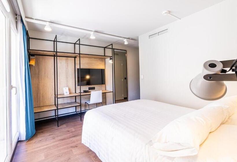 اتاق سوپریور با بالکن, Ibis Roquebrune Cap Martin Menton
