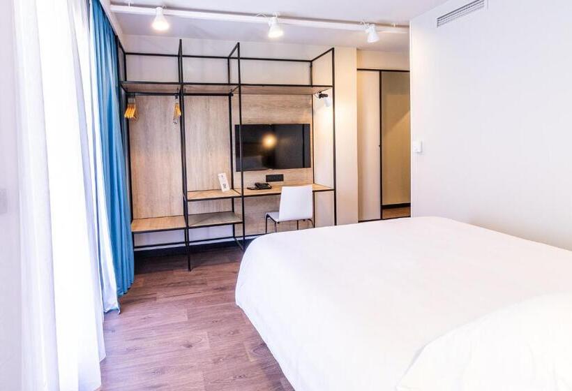 اتاق سوپریور با بالکن, Ibis Roquebrune Cap Martin Menton