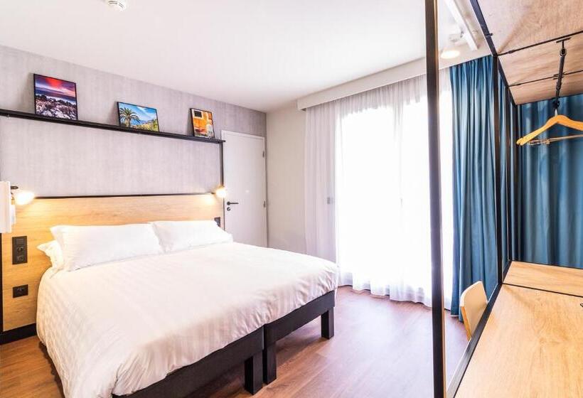 اتاق سوپریور با بالکن, Ibis Roquebrune Cap Martin Menton