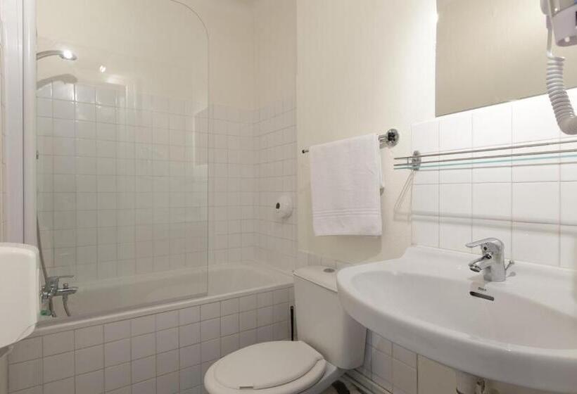 اتاق استاندارد سه نفره, Logis Hotel Chateaubriand